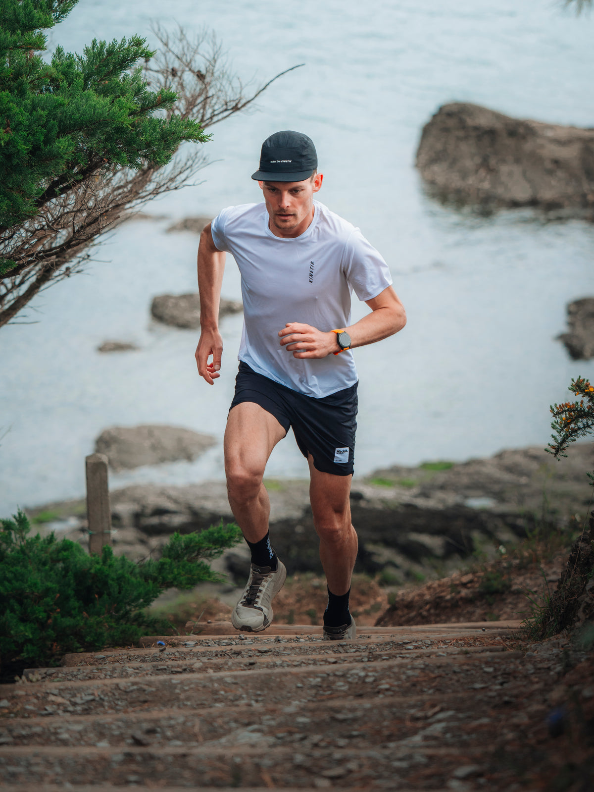 STRINGER RDK BZH FLAG WHITE-Tee-shirts-maillot manches courtes trail-running homme-kinetik-adrenalink