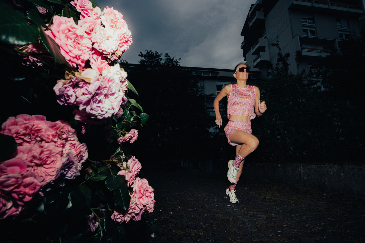 Crop Top FLORAL MELLOW ROSE - tee-shirt - maillot trail-running femme - kinetik-adrenalink