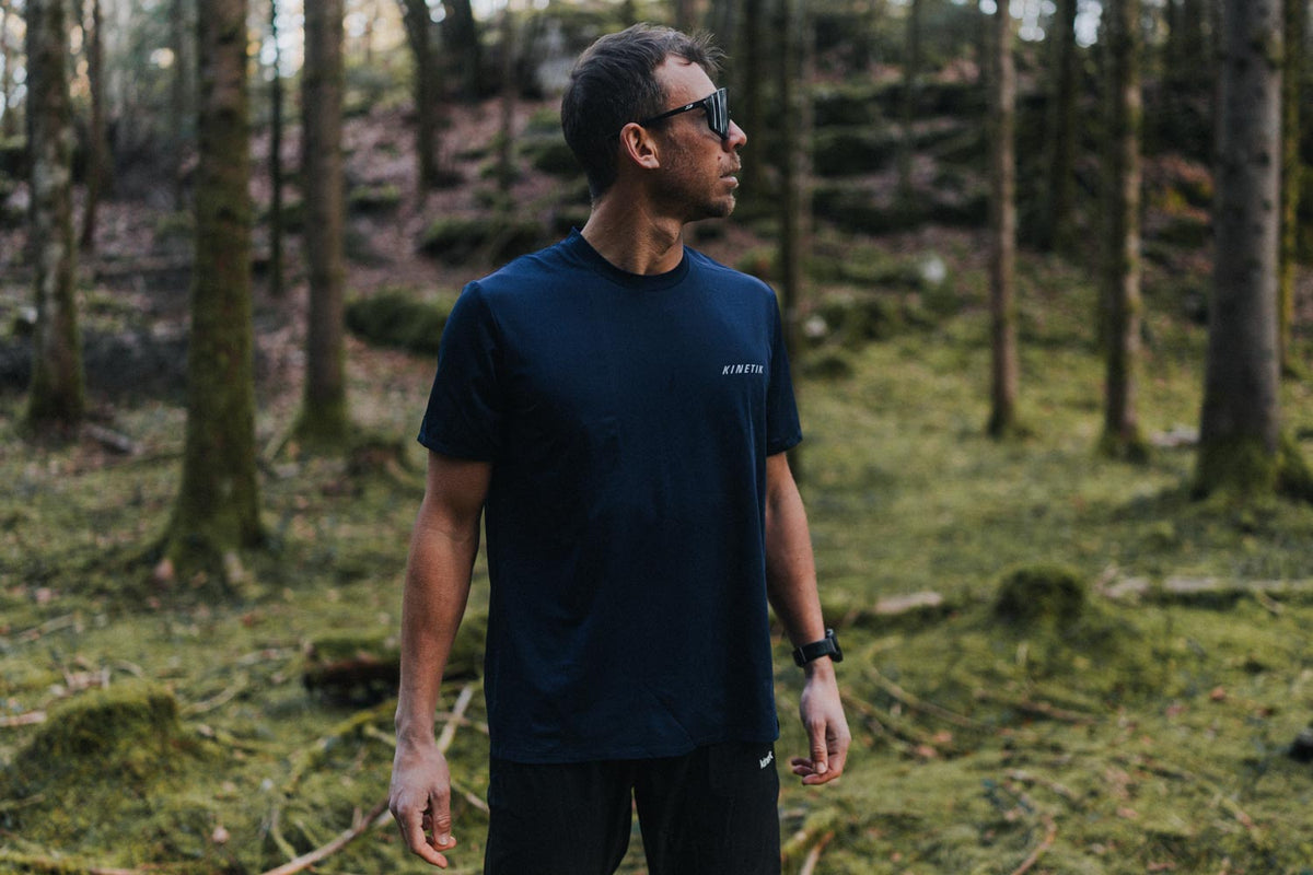 VEKTRA MEN NAVY-maillot manches courtes trail-running homme-kinetik-adrenalink