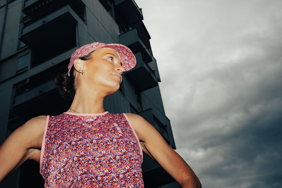 MAVRIK SL WOMEN FLORAL CHERRY - Maillots trail-running - 2 - kinetik-adrenalink