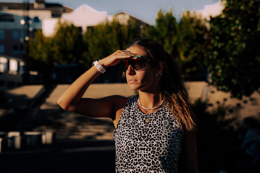 MAVRIK SL WOMEN LEOPARD SNOW - Maillots trail-running - 2 - kinetik-adrenalink