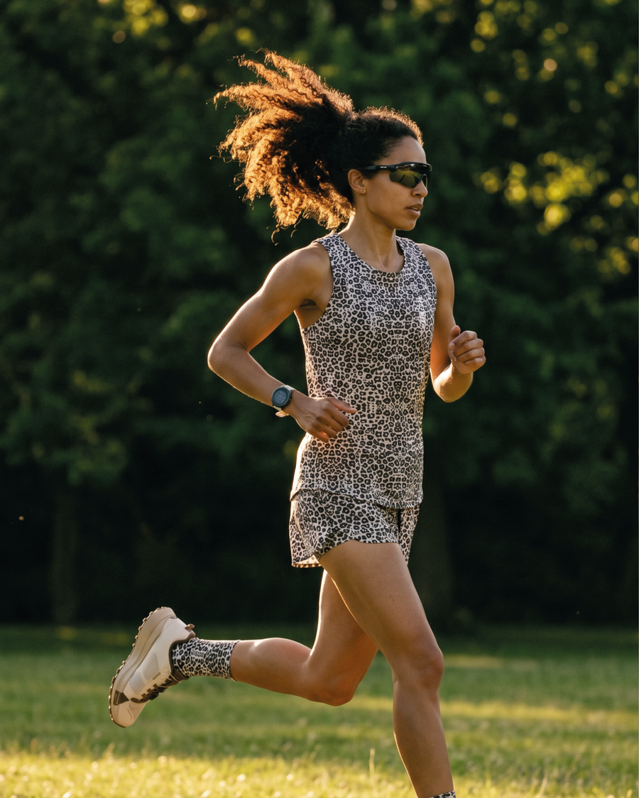 MAVRIK SL WOMEN LEOPARD SNOW - Tee-shirts - débardeur / maillot sans manches trail-running femme - kinetik-adrenalink